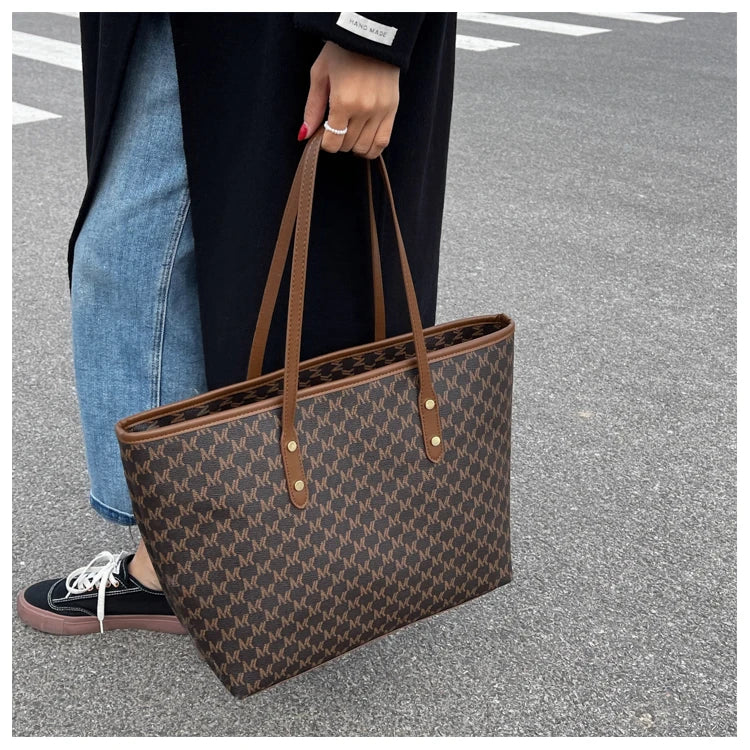 Bolsa Feminina de Ombro em Couro - Classic Tote Elegance