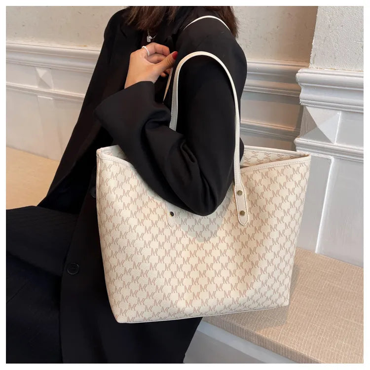 Bolsa Feminina de Ombro em Couro - Classic Tote Elegance