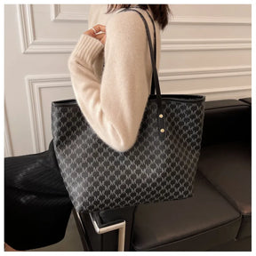 Bolsa Feminina de Ombro em Couro - Classic Tote Elegance