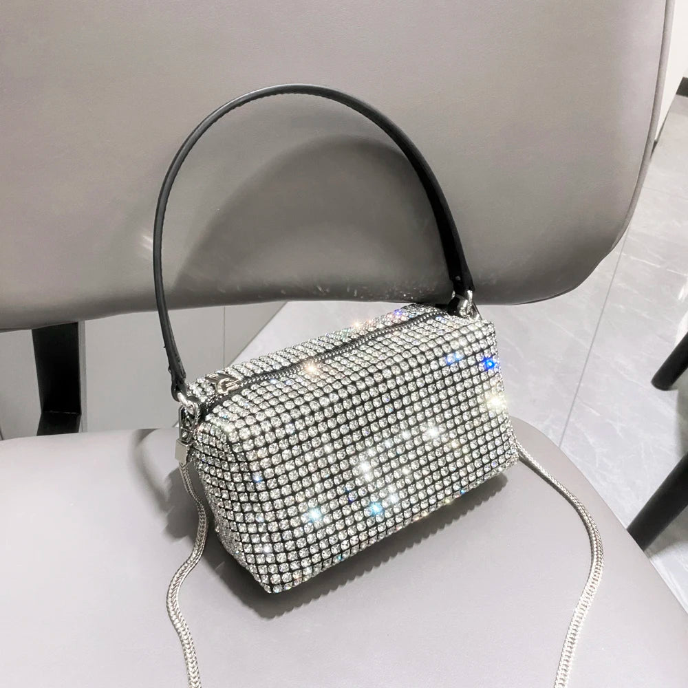 Bolsa de Mão com Strass e Brilho Prateado - Glamour Cristalino