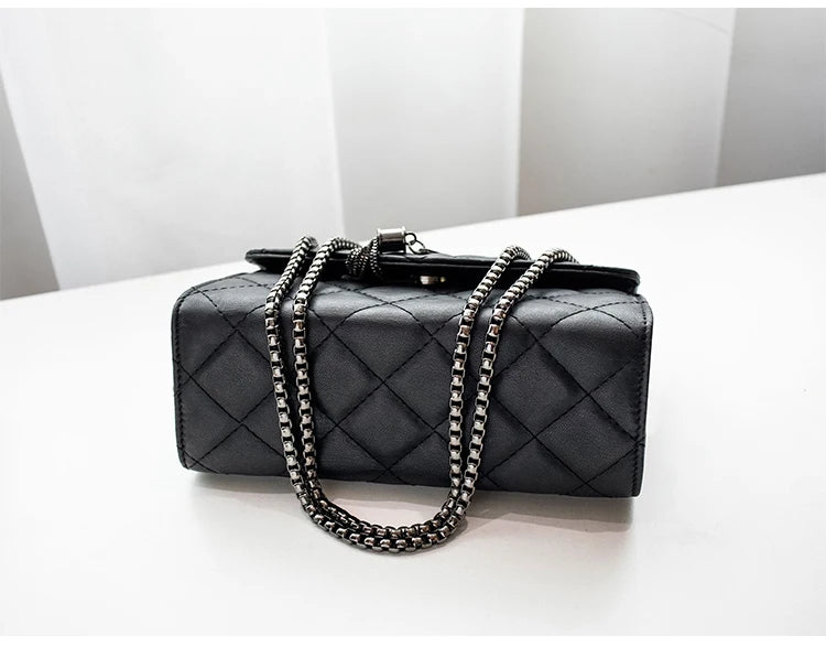 Bolsa Feminina Crossbody Acolchoada com Tassel - Elegance Quilted