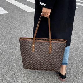 Bolsa Feminina de Ombro em Couro - Classic Tote Elegance